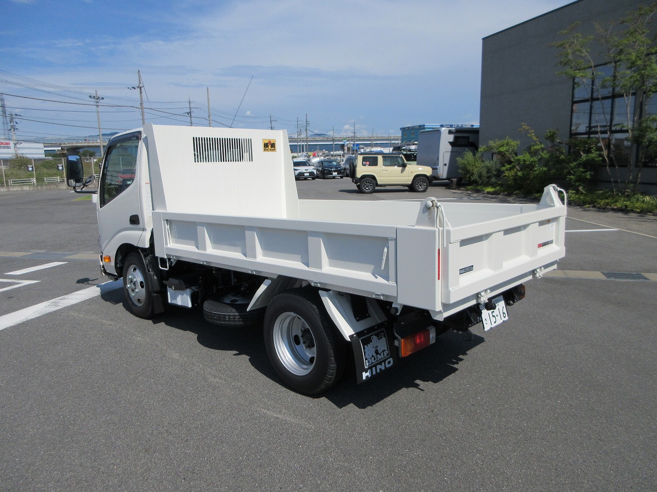 ダンプ　低床
2.95ｔ　未使用車