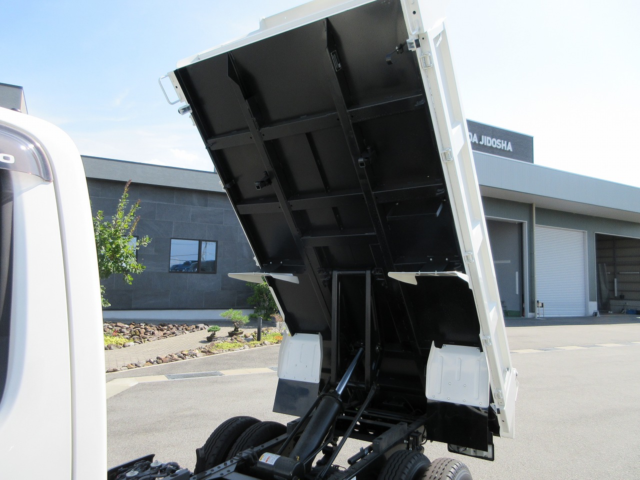 ダンプ　低床
2.95ｔ　未使用車