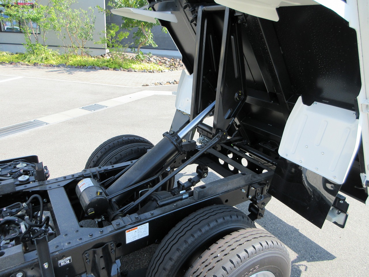 ダンプ　低床
2.95ｔ　未使用車