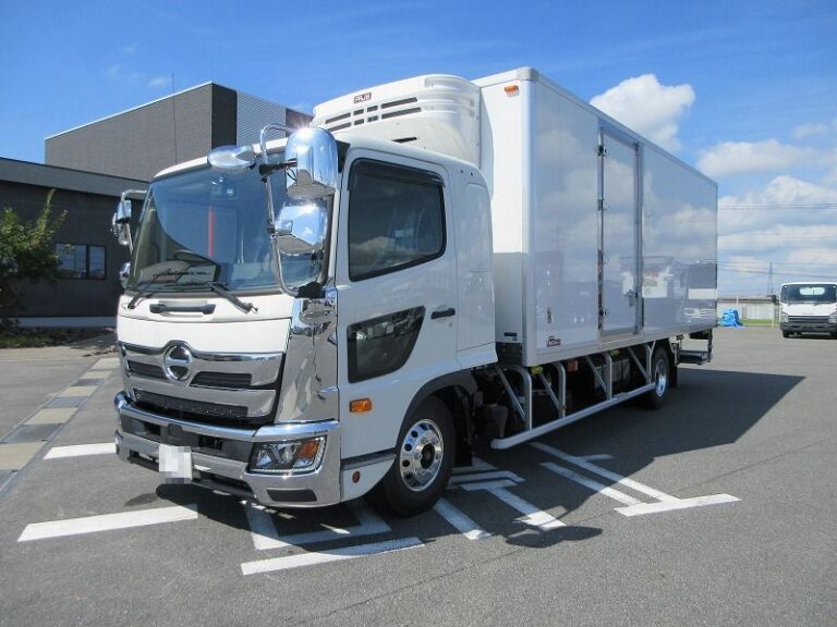 冷蔵冷凍車　リアエアサス
格納ゲート付　未使用車