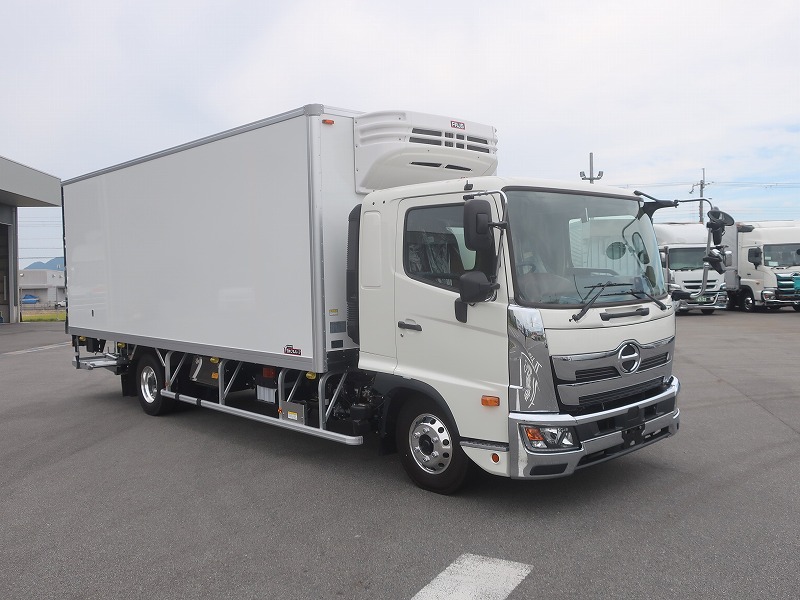 冷蔵冷凍車　リアエアサス
格納ゲート付　未使用車