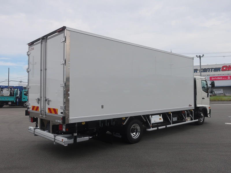 冷蔵冷凍車　リアエアサス
格納ゲート付　未使用車
