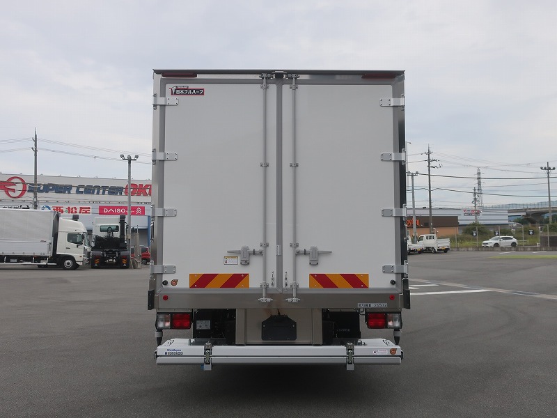 冷蔵冷凍車　リアエアサス
格納ゲート付　未使用車