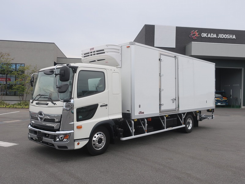 冷蔵冷凍車　リアエアサス
格納ゲート付　未使用車
