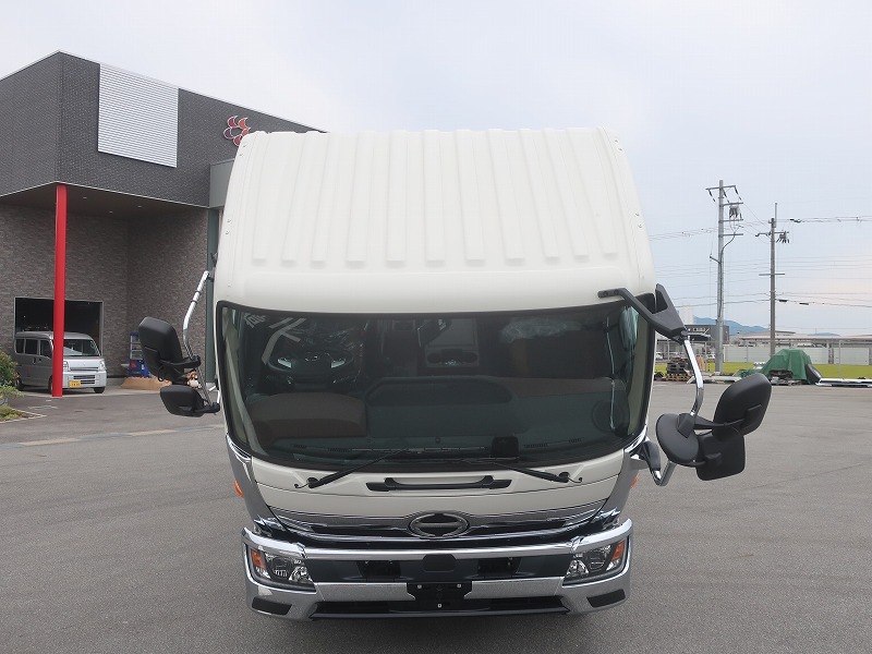 冷蔵冷凍車　リアエアサス
格納ゲート付　未使用車