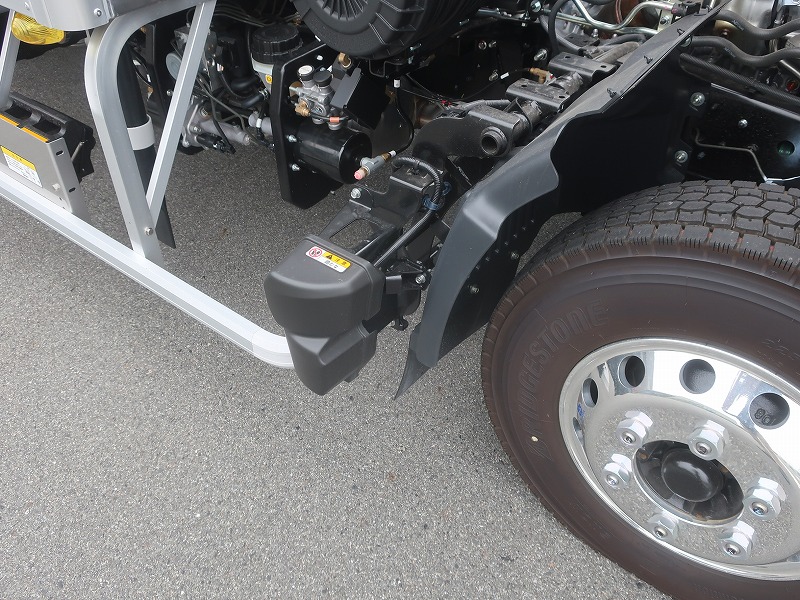 冷蔵冷凍車　リアエアサス
格納ゲート付　未使用車