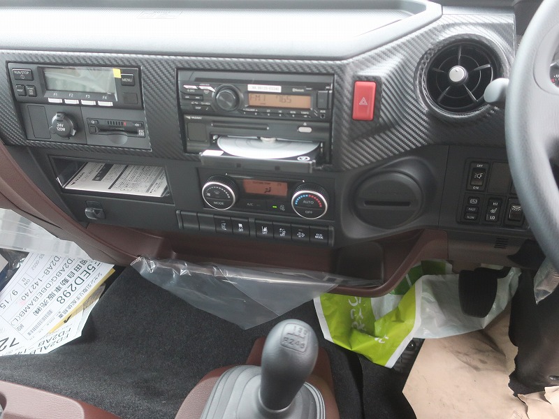 冷蔵冷凍車　リアエアサス
格納ゲート付　未使用車